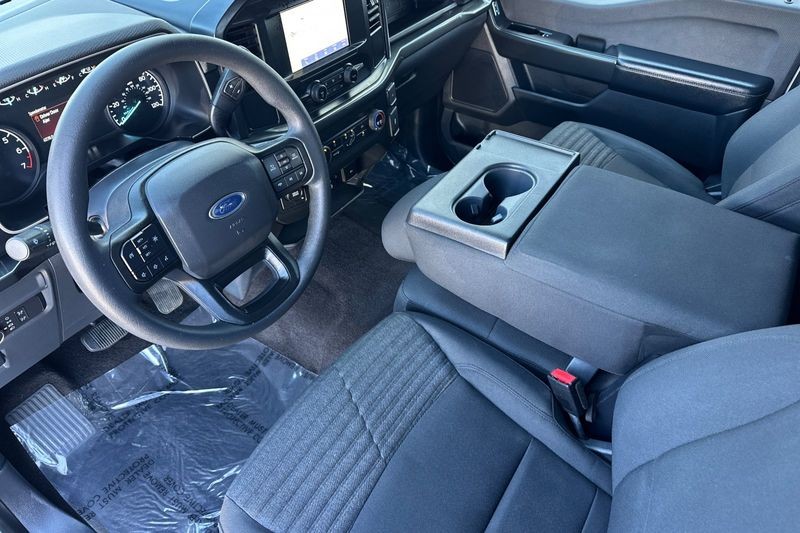 Ford F-150 Vehicle Full-screen Gallery Image 10