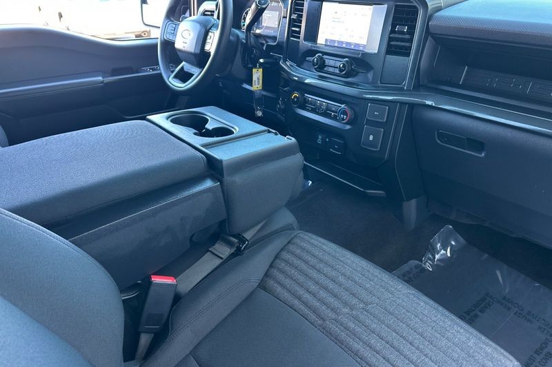 Ford F-150 Vehicle Full-screen Gallery Image 15