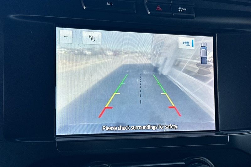 Ford F-150 Vehicle Full-screen Gallery Image 19