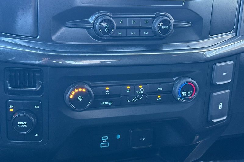 Ford F-150 Vehicle Full-screen Gallery Image 20