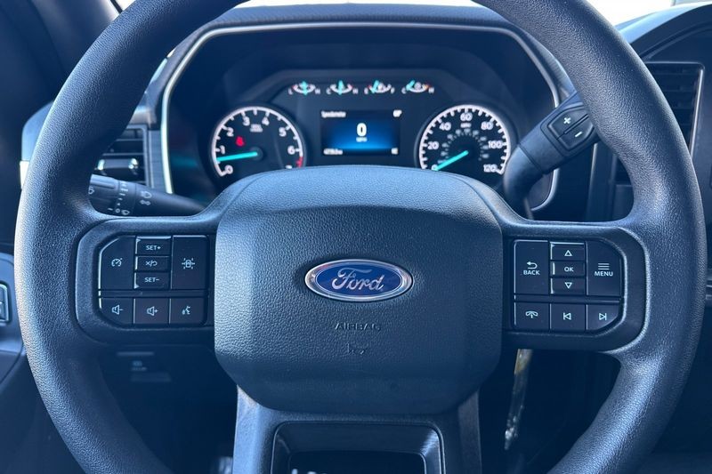 Ford F-150 Vehicle Full-screen Gallery Image 22