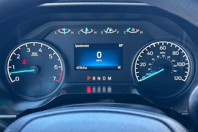 Ford F-150 Vehicle Full-screen Gallery Image 23