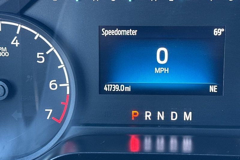 Ford F-150 Vehicle Full-screen Gallery Image 24