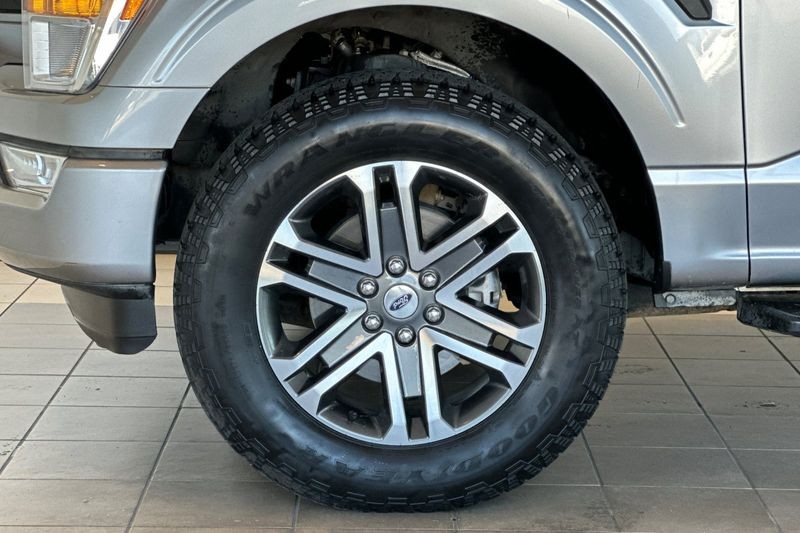 Ford F-150 Vehicle Full-screen Gallery Image 25