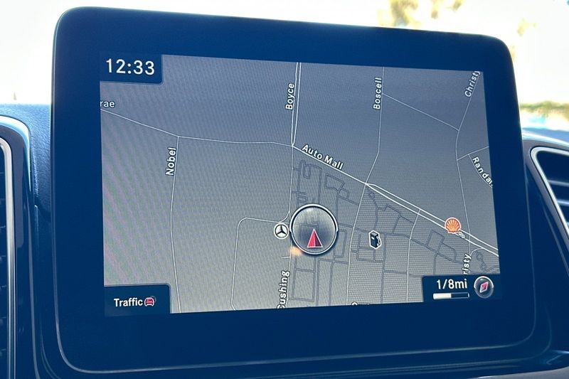 Mercedes-Benz GLE Vehicle Full-screen Gallery Image 19