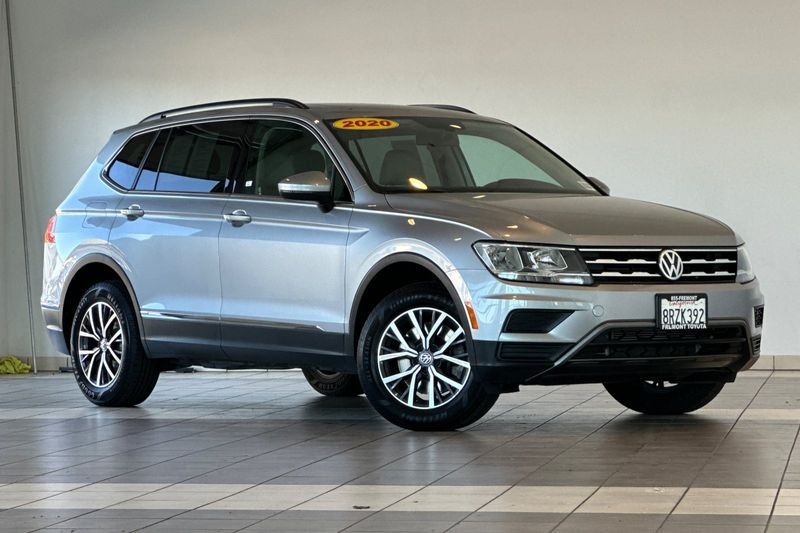 Volkswagen Tiguan Vehicle Full-screen Gallery Image 02