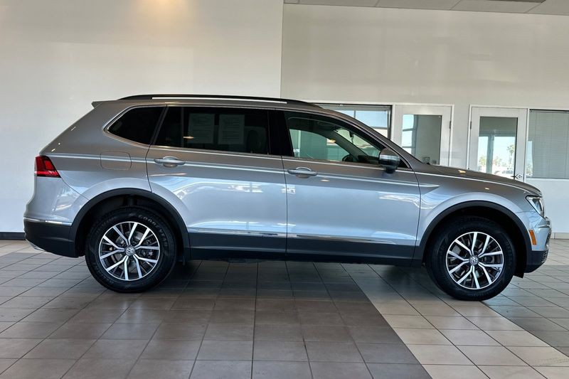 Volkswagen Tiguan Vehicle Full-screen Gallery Image 03