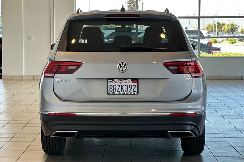 Volkswagen Tiguan Vehicle Full-screen Gallery Image 05