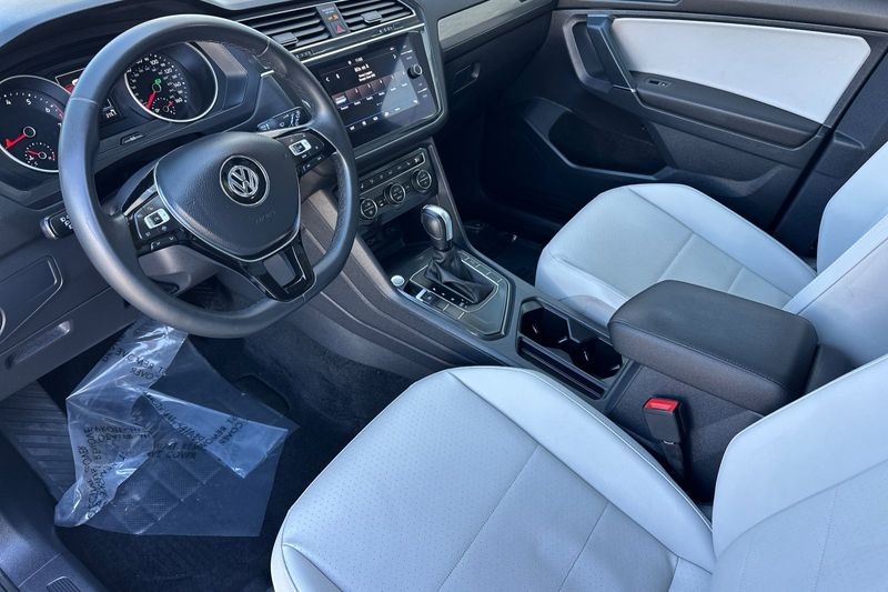 Volkswagen Tiguan Vehicle Full-screen Gallery Image 10
