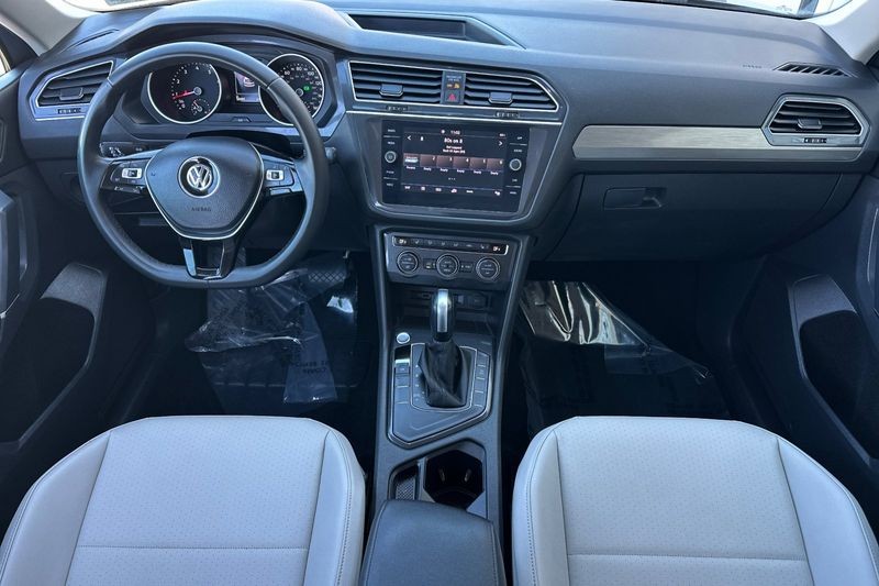 Volkswagen Tiguan Vehicle Full-screen Gallery Image 13