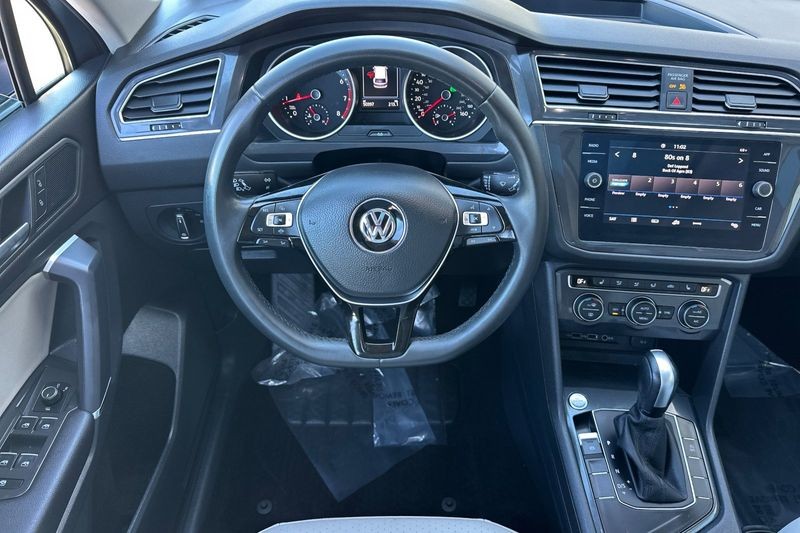 Volkswagen Tiguan Vehicle Full-screen Gallery Image 14