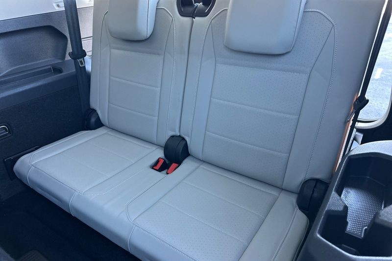 Volkswagen Tiguan Vehicle Full-screen Gallery Image 15