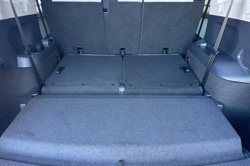 Volkswagen Tiguan Vehicle Full-screen Gallery Image 16