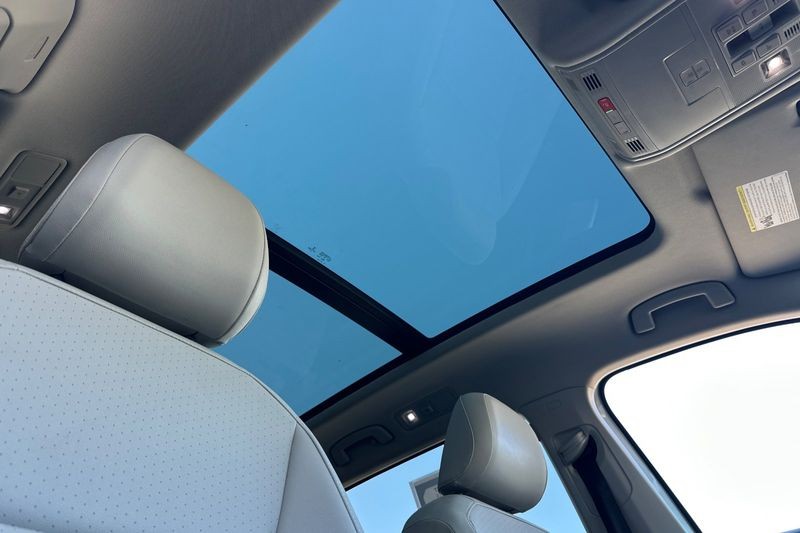 Volkswagen Tiguan Vehicle Full-screen Gallery Image 18