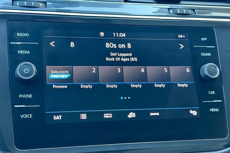 Volkswagen Tiguan Vehicle Full-screen Gallery Image 19