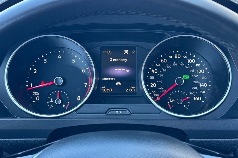 Volkswagen Tiguan Vehicle Full-screen Gallery Image 25