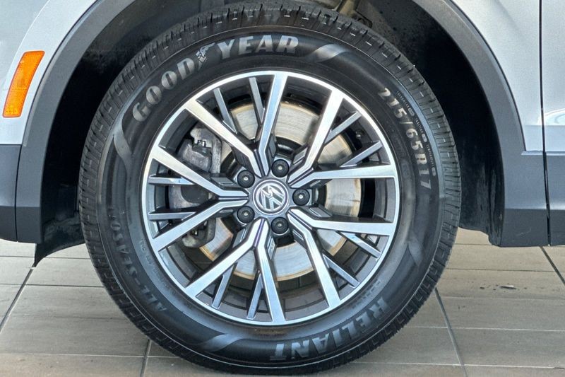 Volkswagen Tiguan Vehicle Full-screen Gallery Image 27