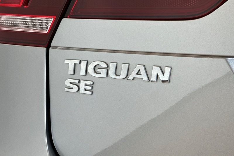 Volkswagen Tiguan Vehicle Full-screen Gallery Image 28