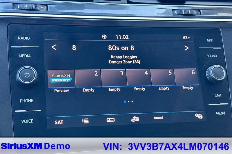 Volkswagen Tiguan Vehicle Full-screen Gallery Image 29