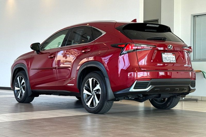 Lexus NX Vehicle Full-screen Gallery Image 06