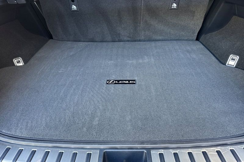 Lexus NX Vehicle Full-screen Gallery Image 15