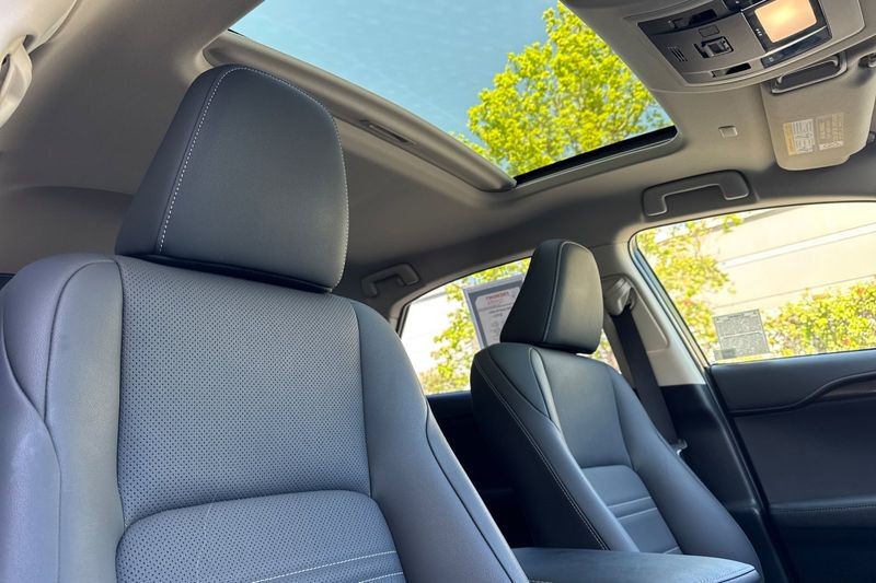 Lexus NX Vehicle Full-screen Gallery Image 17