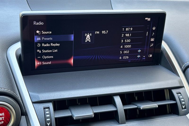 Lexus NX Vehicle Full-screen Gallery Image 18