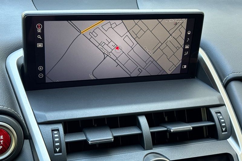 Lexus NX Vehicle Full-screen Gallery Image 19