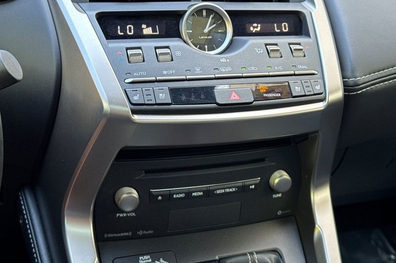 Lexus NX Vehicle Full-screen Gallery Image 21