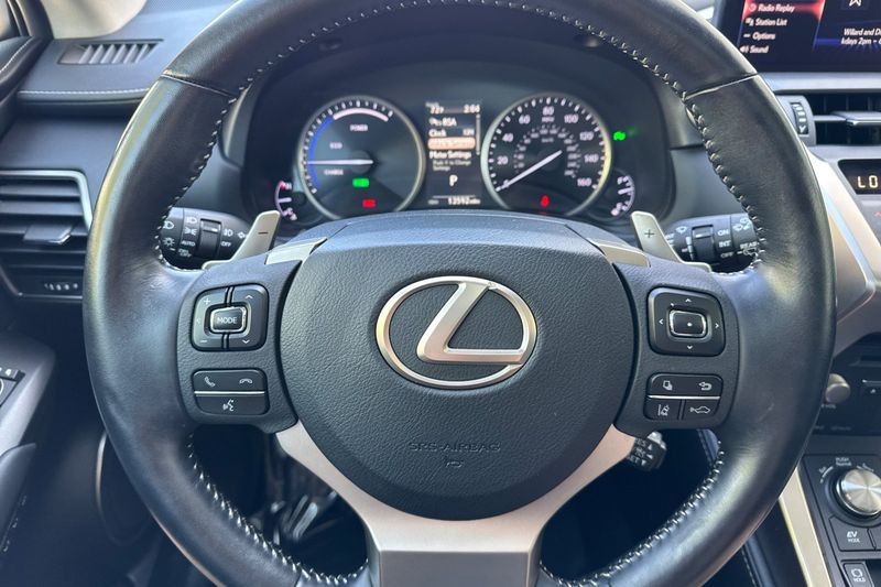 Lexus NX Vehicle Full-screen Gallery Image 24