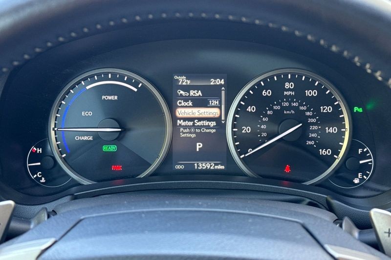 Lexus NX Vehicle Full-screen Gallery Image 25