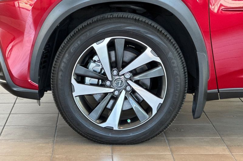 Lexus NX Vehicle Full-screen Gallery Image 27