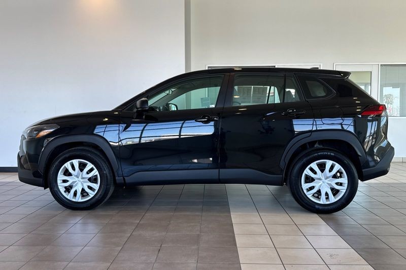 Toyota Corolla Cross Vehicle Full-screen Gallery Image 07