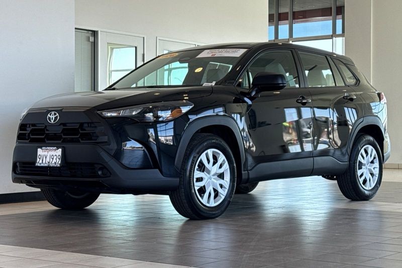 Toyota Corolla Cross Vehicle Full-screen Gallery Image 08