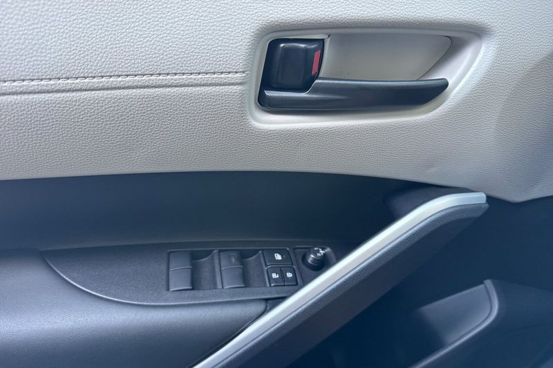 Toyota Corolla Cross Vehicle Full-screen Gallery Image 11