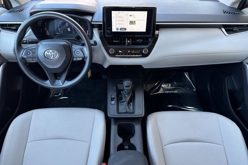 Toyota Corolla Cross Vehicle Full-screen Gallery Image 13