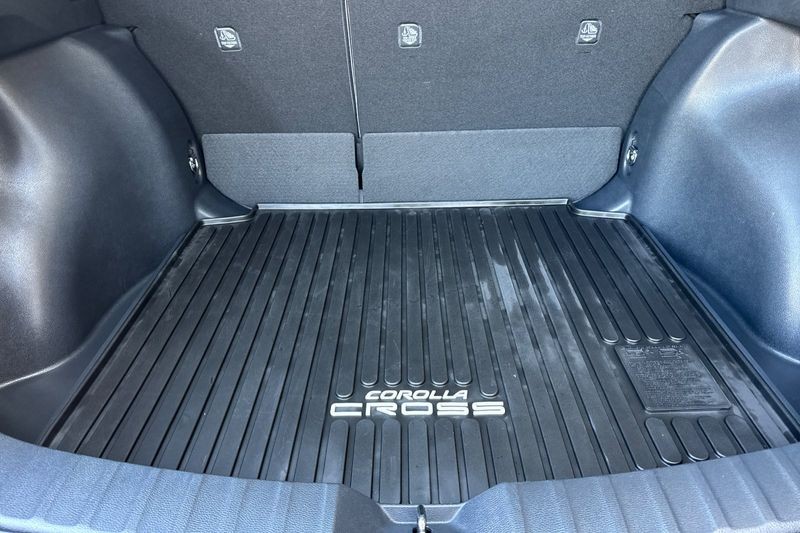 Toyota Corolla Cross Vehicle Full-screen Gallery Image 15