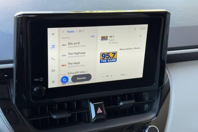 Toyota Corolla Cross Vehicle Full-screen Gallery Image 18