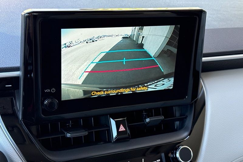 Toyota Corolla Cross Vehicle Full-screen Gallery Image 19