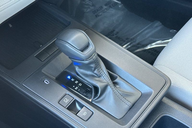 Toyota Corolla Cross Vehicle Full-screen Gallery Image 21