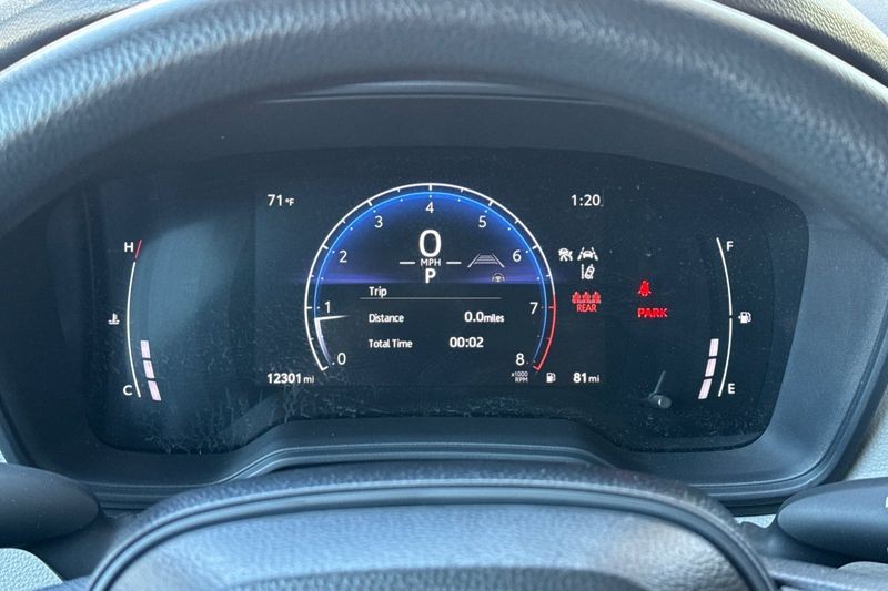 Toyota Corolla Cross Vehicle Full-screen Gallery Image 23