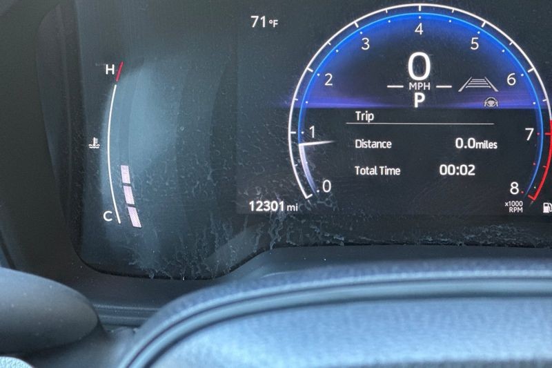 Toyota Corolla Cross Vehicle Full-screen Gallery Image 24