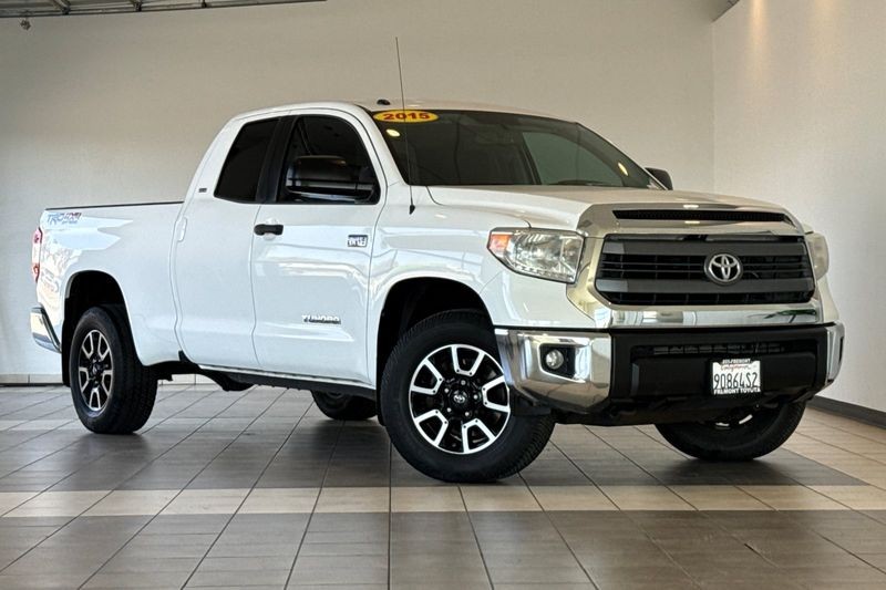 Toyota Tundra 4WD Vehicle Full-screen Gallery Image 02