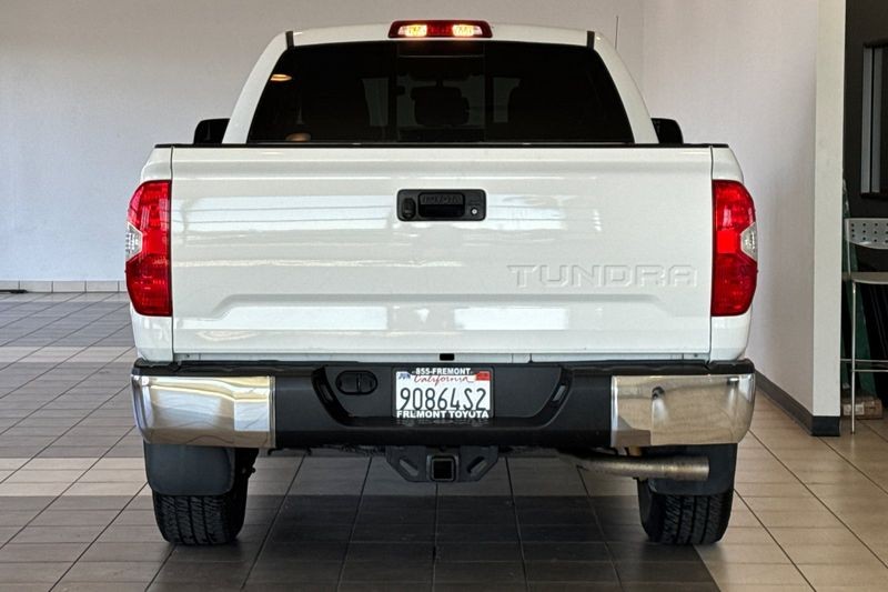 Toyota Tundra 4WD Vehicle Full-screen Gallery Image 05