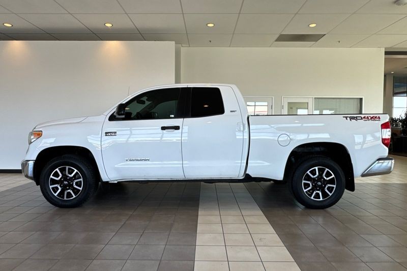 Toyota Tundra 4WD Vehicle Full-screen Gallery Image 07