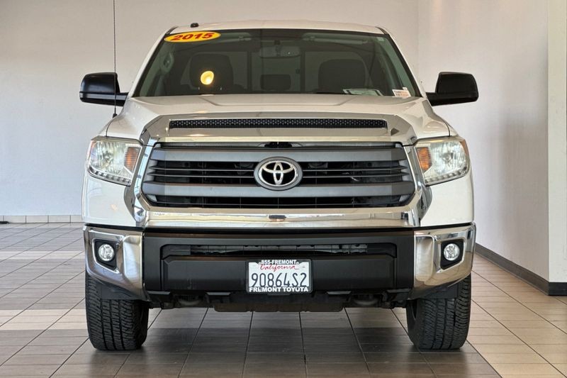 Toyota Tundra 4WD Vehicle Full-screen Gallery Image 09