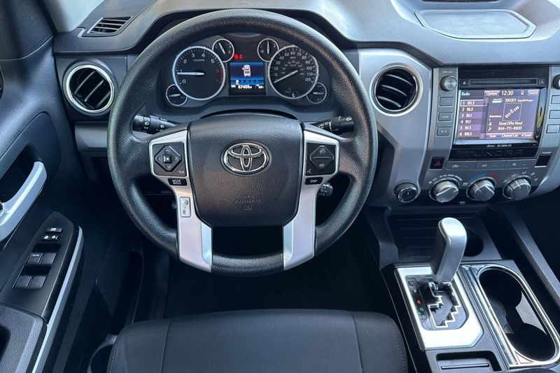 Toyota Tundra 4WD Vehicle Full-screen Gallery Image 14