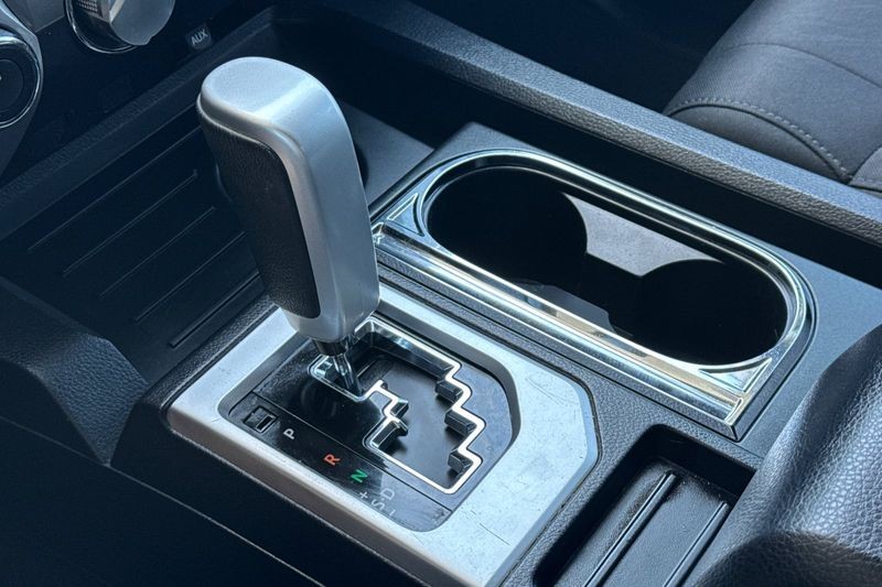 Toyota Tundra 4WD Vehicle Full-screen Gallery Image 20