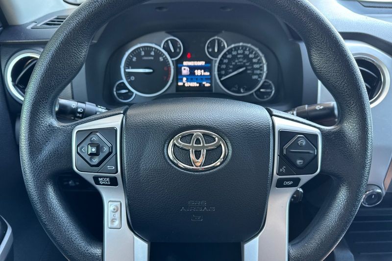 Toyota Tundra 4WD Vehicle Full-screen Gallery Image 21