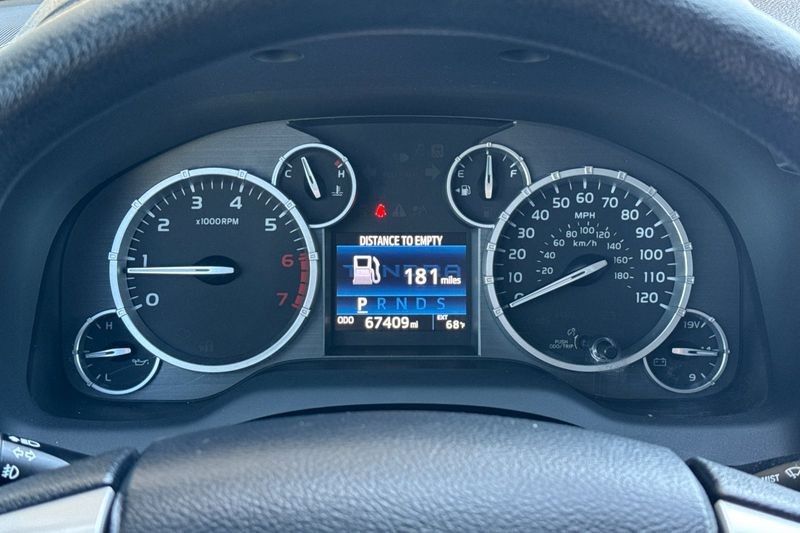 Toyota Tundra 4WD Vehicle Full-screen Gallery Image 22